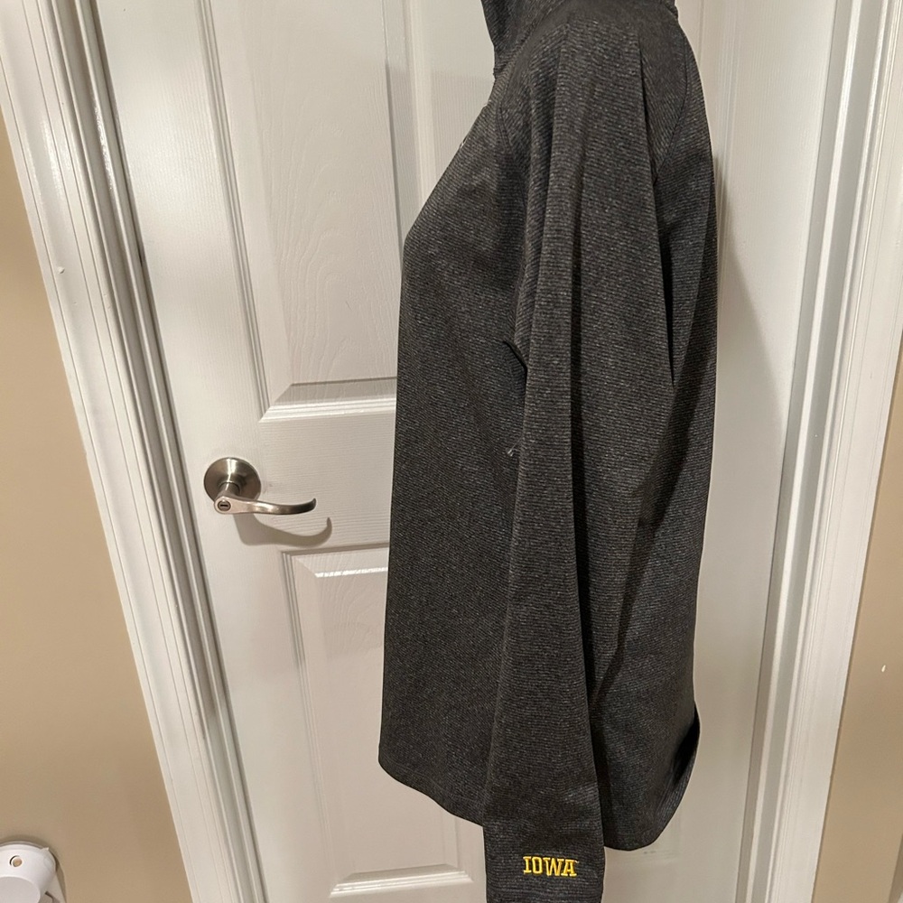 Iowa Hawkeye 1/4 Zip Grey Textured Pull-Over - Picture 3 of 6